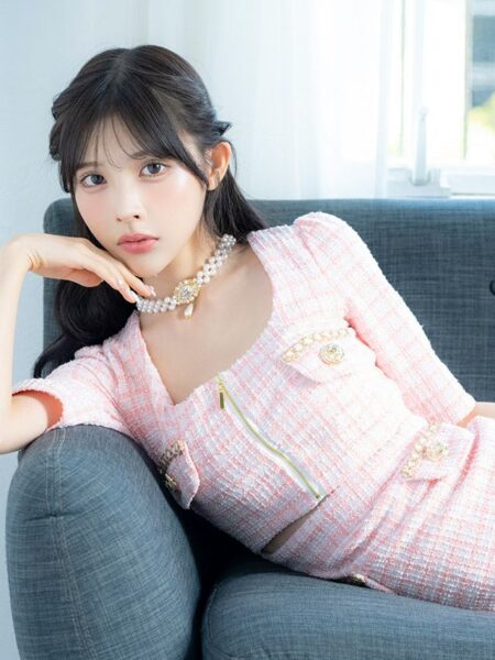 ピンクの甘めツイード×ゴールドボタンの絶妙なバランスがたまらない♡