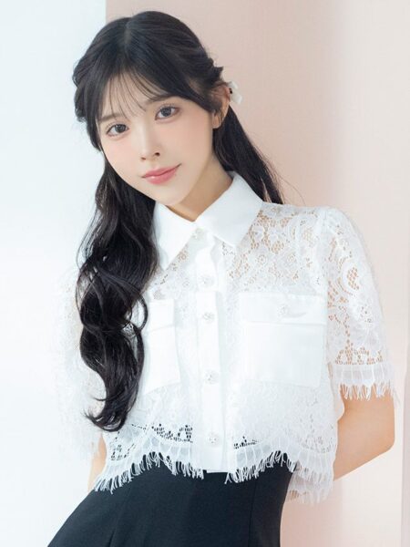 エレガントなレースシャツが可愛い♡