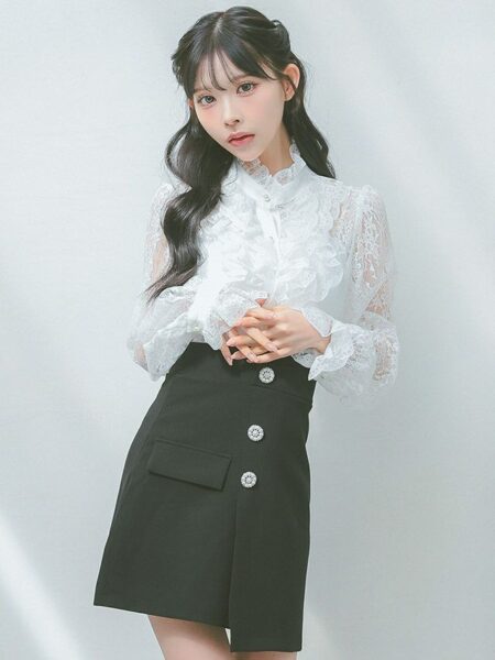 レース袖で魅せる大人フェミニンスタイル♡