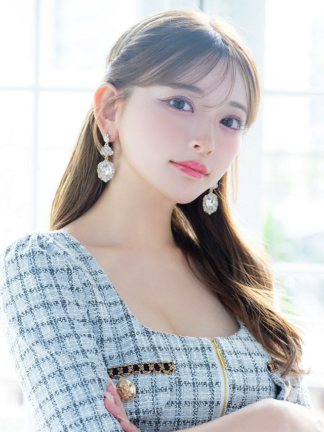 動くたびに揺れて視線を集める大ぶりデザインのピアス♡
