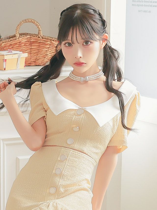 明るいイエローが映える、襟付きクロップドセットアップ風ワンピース♡