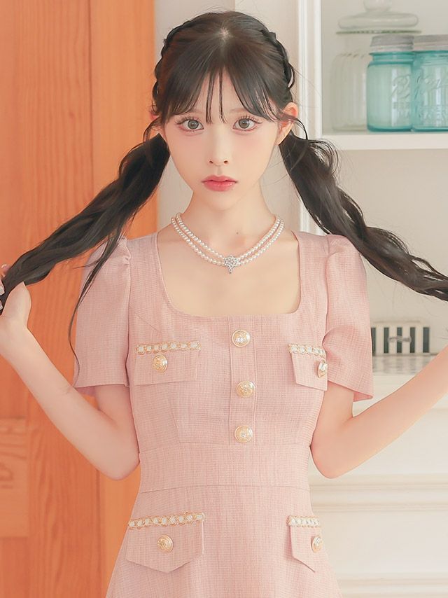 ピンクの甘かわいさ×スクエアネックの絶妙なバランスがたまらない♡