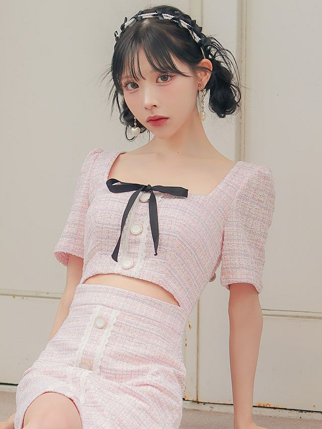 スクエアネック＆リボンが印象的なガーリーなミニワンピース♡