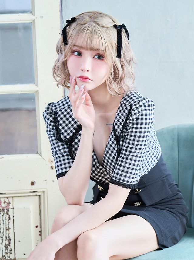 ギンガムチェック柄とレース襟がガーリーな袖付きタイトミニドレス♡