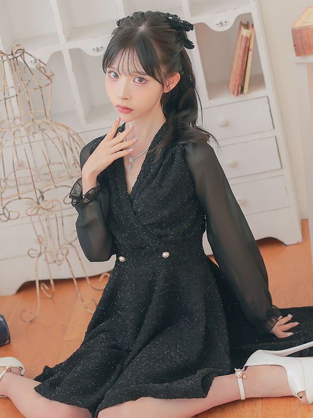 ラメが輝く上品なブラックワンピ♡