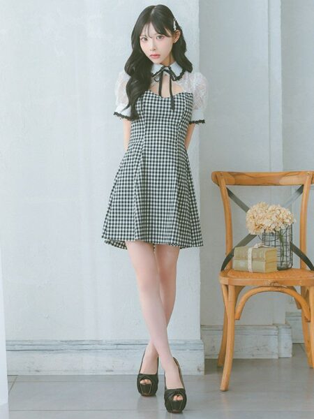 トレンド感あふれるチェックデザインのミニドレス♡