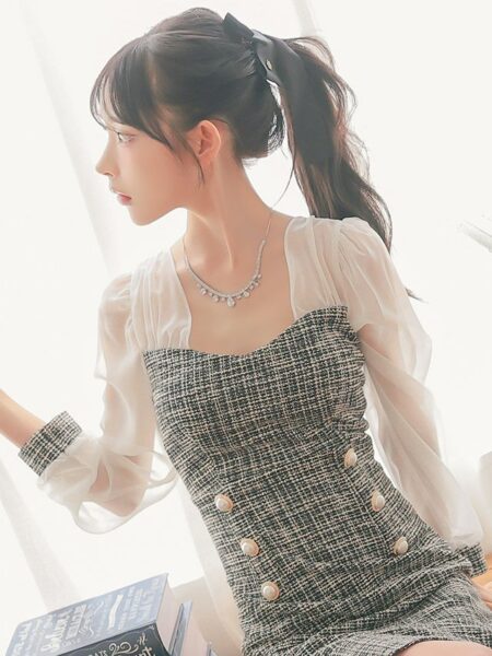 小物次第で印象チェンジも楽しめる万能ドレス♡