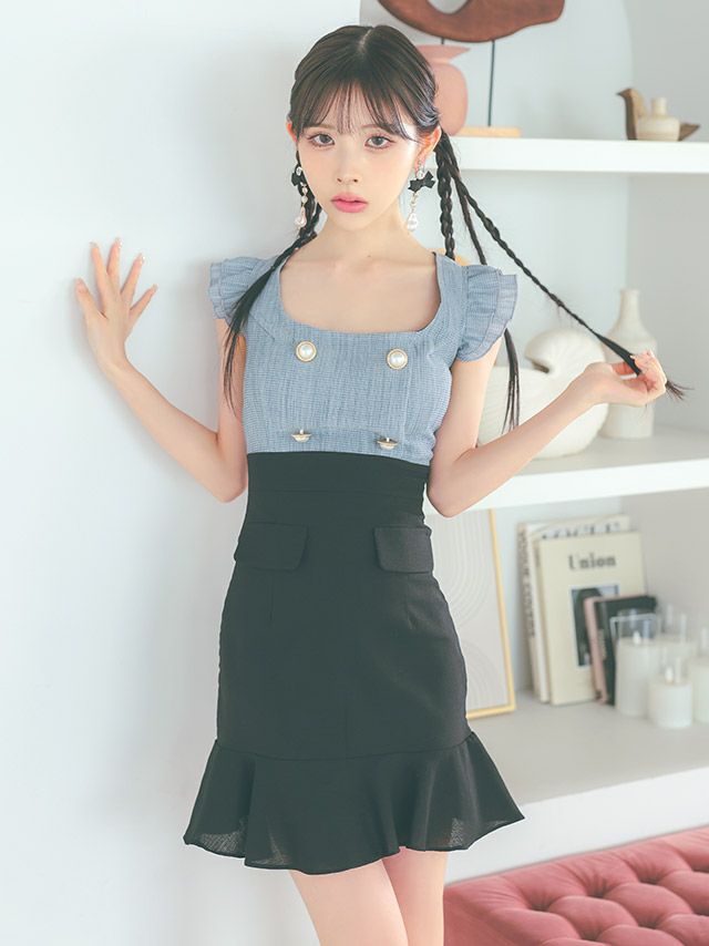 パールボタンがかわいいフリルノースリーブドレス♡