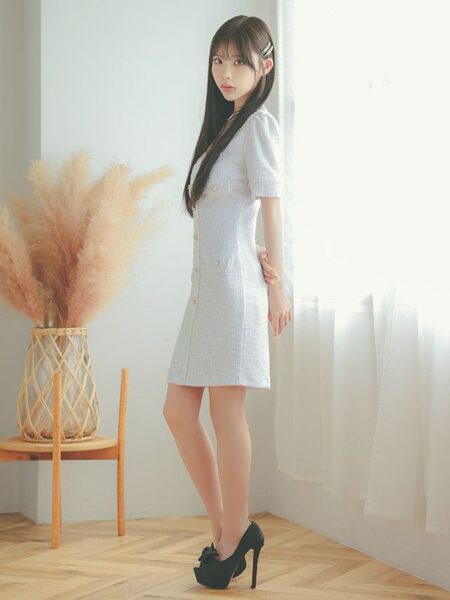 大人の女性にぴったりなクールで華やかな一着♡

