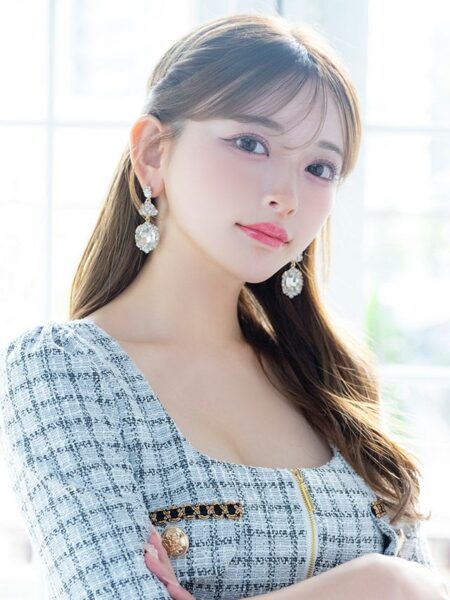 キラッと揺れて顔まわりを華やかにしてくれるピアス♡
