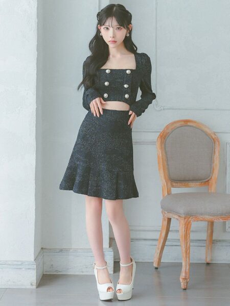高級感あふれる深みネイビーが魅力のドレス♡