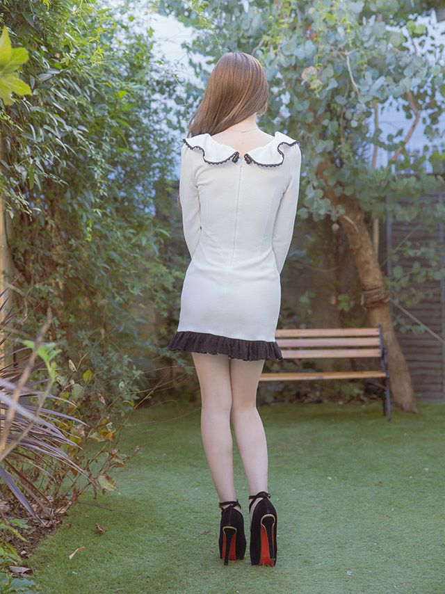 脚長見せも叶う、甘めフェミニンなホワイトタイトドレス♡