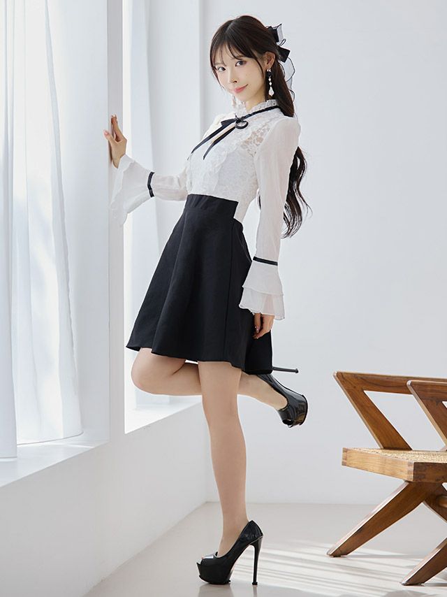 ネックリボンとレースで大人可愛いを叶えるミニドレスドレス♡