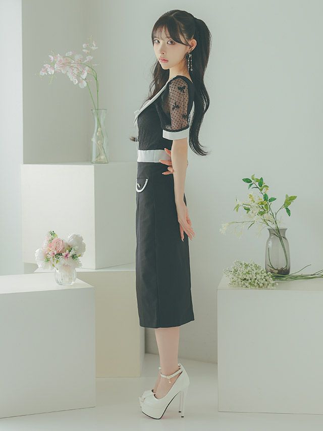 タイトなラインで大人の美しさを引き出すドレス♡