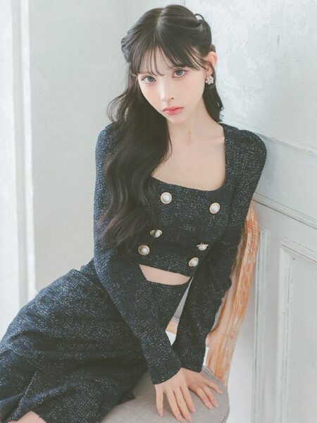 シンプルなのに存在感たっぷりの洗練黒ドレス♡
