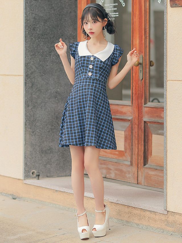 ウエストを細く見せるカシュクールカットのノースリーブドレス♡