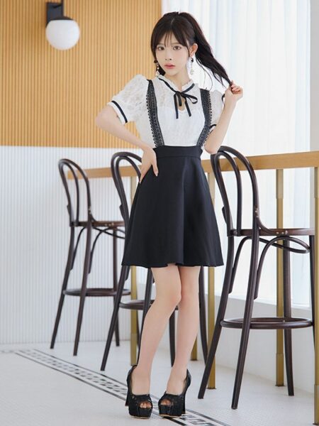 ネックリボンがアクセントの上品フレアミニドレス♡