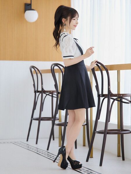 トレンド感たっぷりで女子力を上げるモノトーンドレス♡