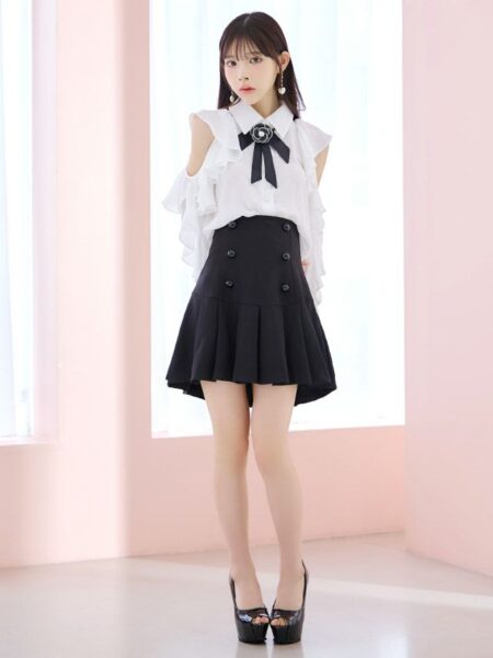 リボン襟とフリルのセットアップ風シルエットで大人可愛く仕上げたドレス♡