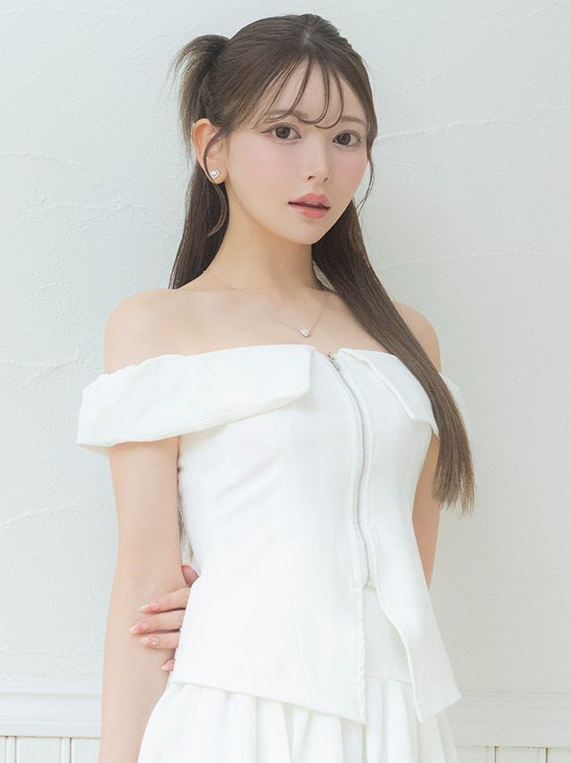 清楚な印象になるセットアップミニドレス