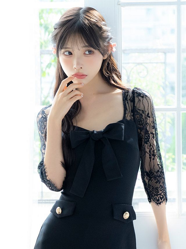 フリルとレースが華やかな上品マーメイドキャバドレス。女性らしい曲線を美しく魅せる一着。