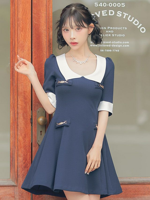 品のある雰囲気になる襟付きフレアドレス