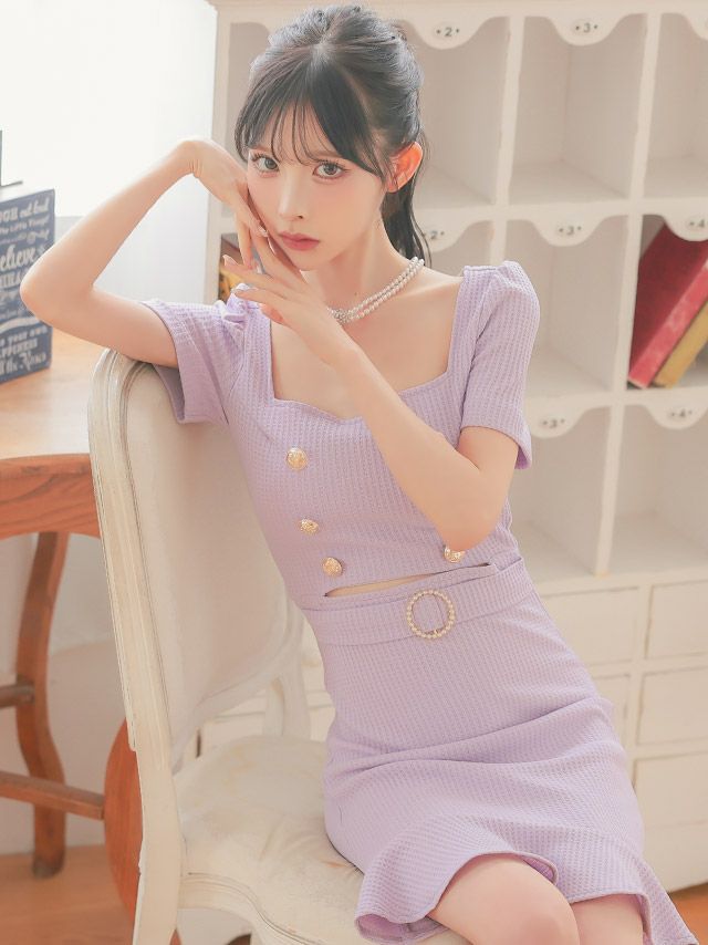 スクエアネックのトレンド感が可愛いマーメイドミニドレス