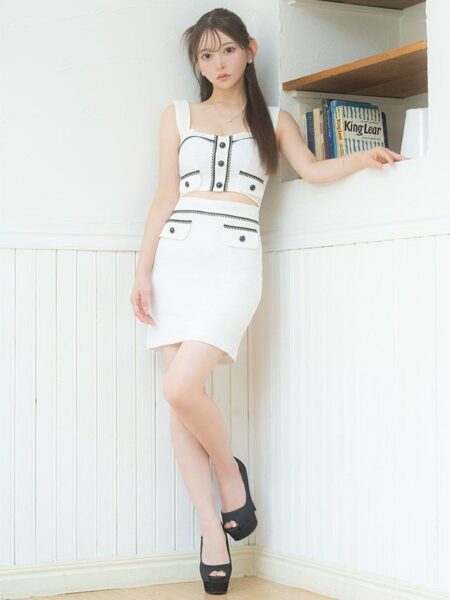 谷間魅せデザインで大人の色気を演出する新作キャバドレス♡