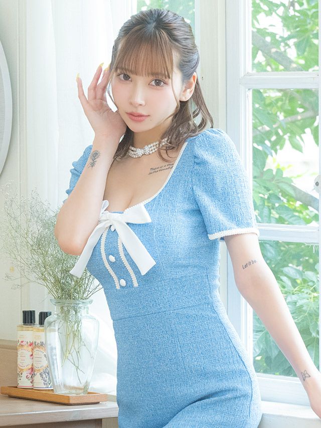 上品ブルーが映えるツイードマーメイドドレス♡