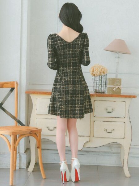 清楚でガーリーな雰囲気漂うツイードチェックフレアドレス
