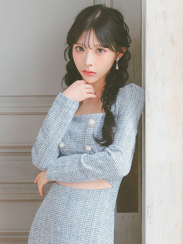 上品なツイード素材が魅力のワンカラードレス