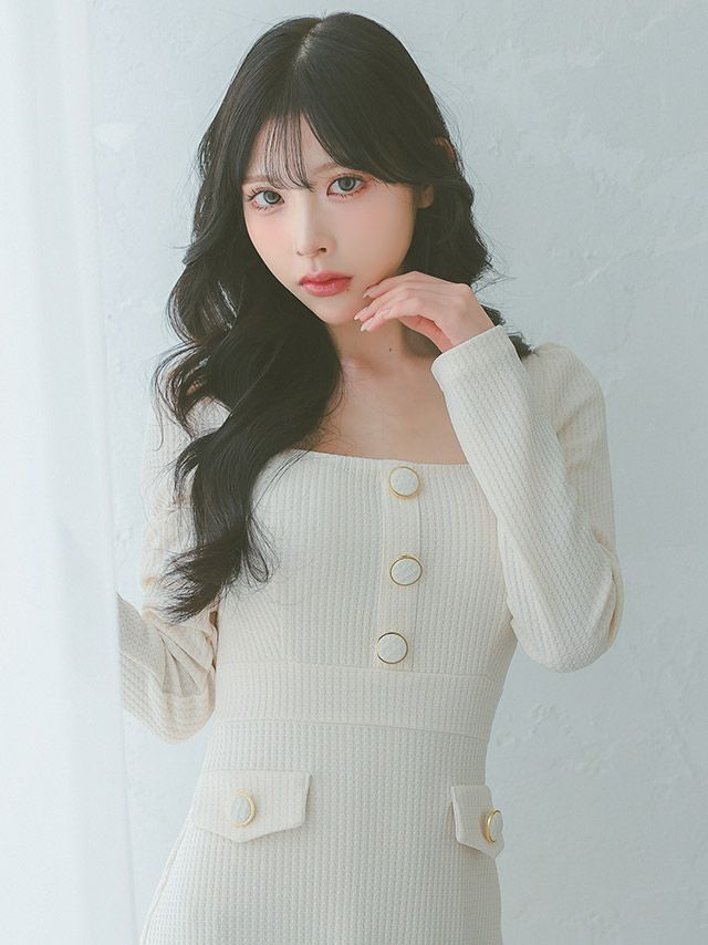 マーメイドシルエットが美しいホワイトドレス