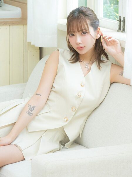 大人っぽいシンプルなデザインがおしゃれなスーツ風ノースリーブデットアップドレス