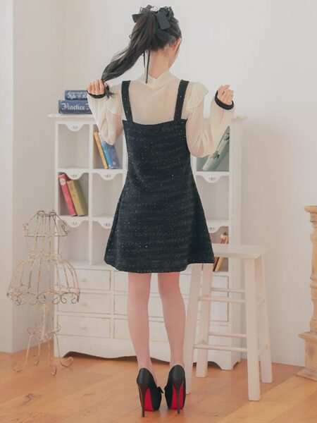 同伴やデートなど様々なシーンで活躍する万能ドレス