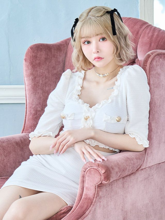 大人のガーリーなホワイトドレス