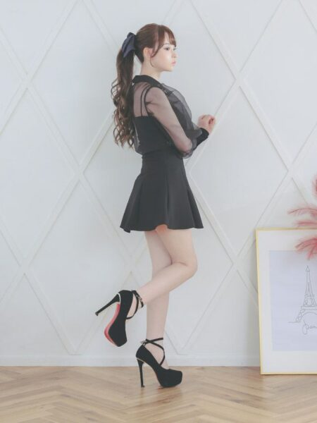 柔らかいチュールで気になる二の腕もカバー