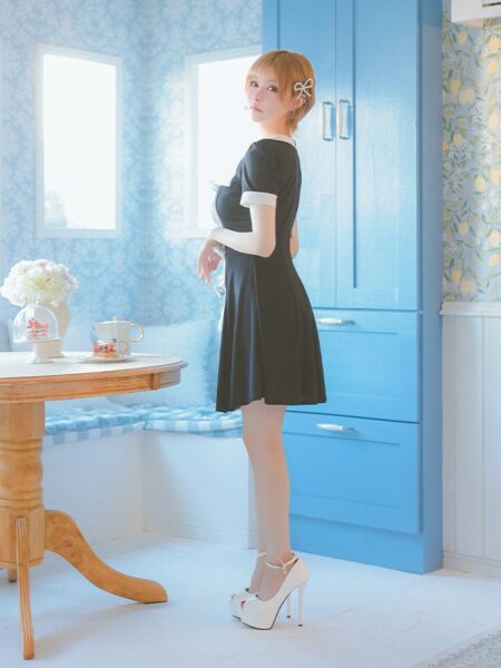 メリハリのあるデザインで、美しい美シルエットを演出。谷間を見せでセクシーな着こなしもできる。