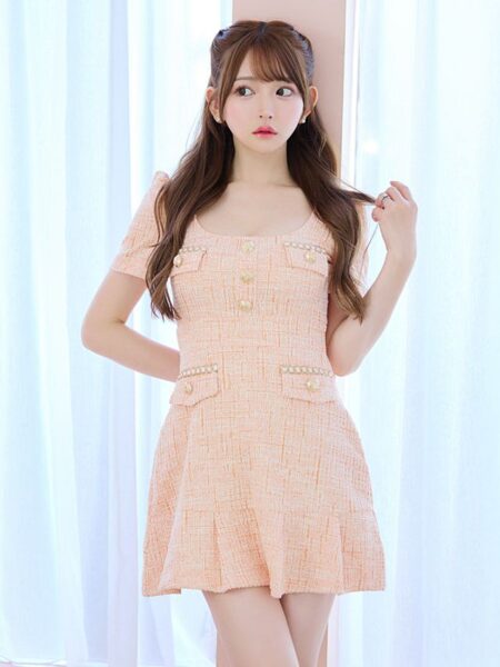 鮮やかオレンジカラーが好印象のツイードフレアミニドレス