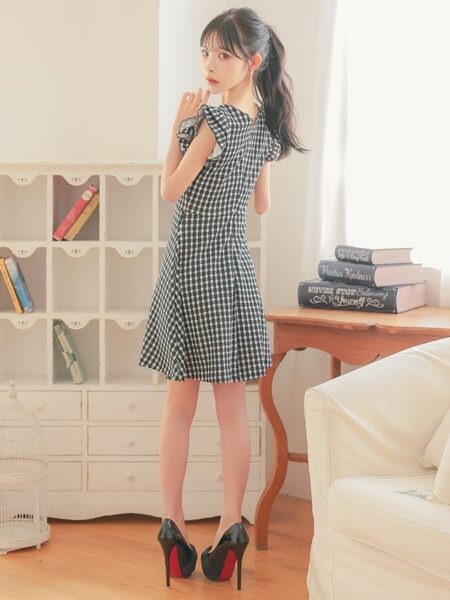 ギンガムチェック×フリルの相性抜群ドレス