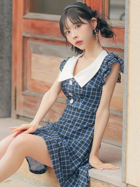 チェック柄と襟デザインで韓国ガーリーさ高まる