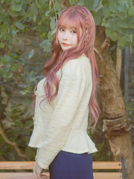 ペプラムデザインでウエスト周りも可愛くカバー