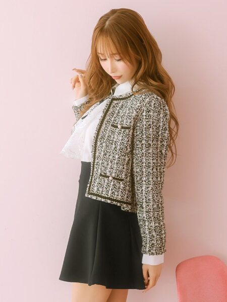 落ち着いた色味でどのカラーとも合わせやすい