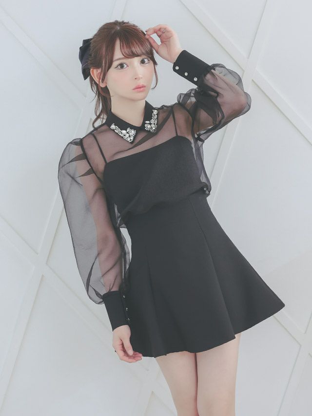 うっすら魅える素肌で色気も感じさせるシアードレス