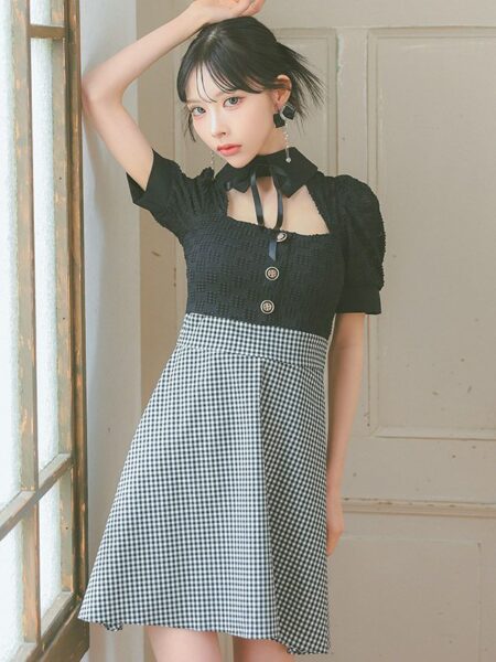 Aラインドレスとの組み合わせでガーリーに