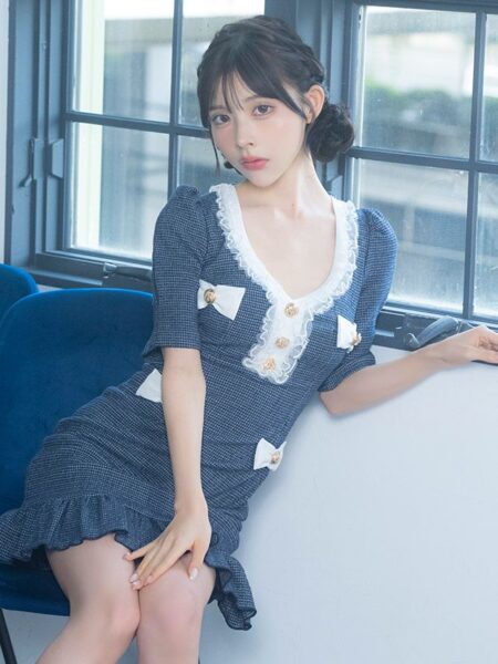 フリルやレースドレスとの組み合わせも抜群