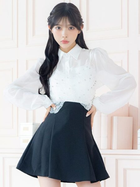 襟付きのブラウスと合わせるとコーデの統一感が格段にUP