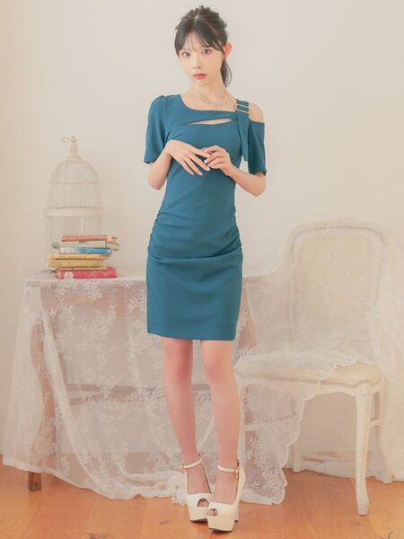 派手すぎないカラーで店内でも浮かず、落ち着きのある女性に