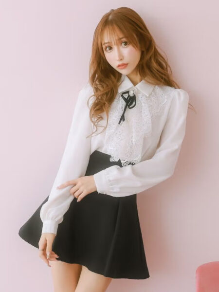 広がるスカートで可愛いらしくスタイルUPも叶える